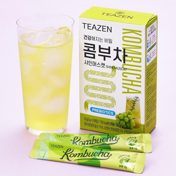 話題の「TEAZEN(ティーゼン)」のコンブチャから、シャインマスカットフレーバーがラインアップ！ コンブチャとは、紅茶や緑茶から抽出して発酵させた飲料です。シャインマスカットの甘さとほのかな酸味が同時に楽しめる味で、飲みやすく、水の量で自...