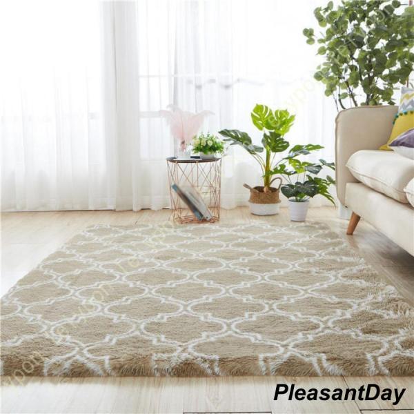 【ご来店ありがとうございます】 1.一年中快適ラグ 夏場の冷房、冬は床暖房 ホットカーペット対応 ラグマットはポリエステルを採用し、サラッとした触り心地で、冬は暖かく（耐熱試験も合格済みのでホットカーペット?床暖房に対応）、夏はサラサラので...