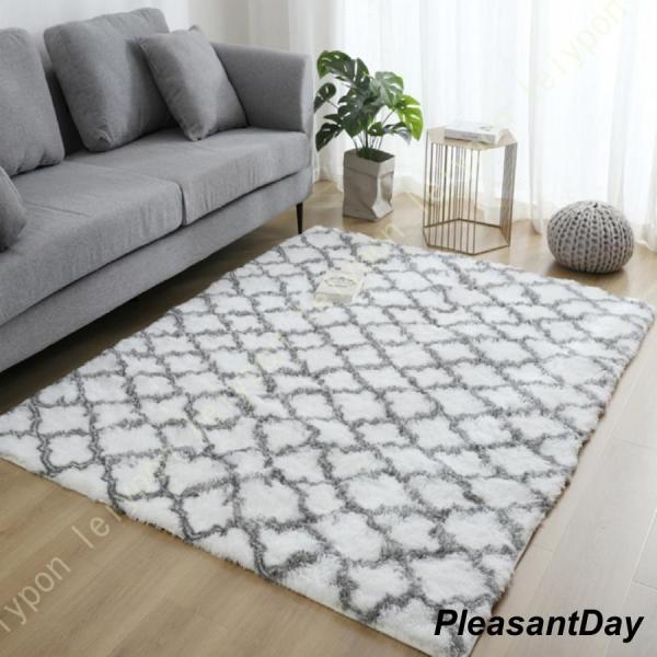 【ご来店ありがとうございます】 1.一年中快適ラグ 夏場の冷房、冬は床暖房 ホットカーペット対応 ラグマットはポリエステルを採用し、サラッとした触り心地で、冬は暖かく（耐熱試験も合格済みのでホットカーペット?床暖房に対応）、夏はサラサラので...