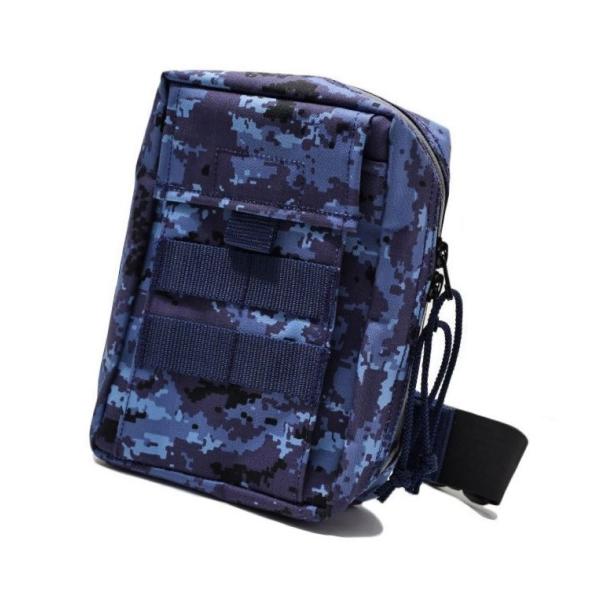 海上自衛隊デジタル迷彩柄の救急品II型バッグ（日本製）です。海上自衛隊デジタル迷彩柄を忠実に再現！現場からの意見を反映して、改良を重ねた「実用性」が魅力です。細分化されたポケットに機能的に収納できます。背面のベルトはマジックテープ式で取り外...