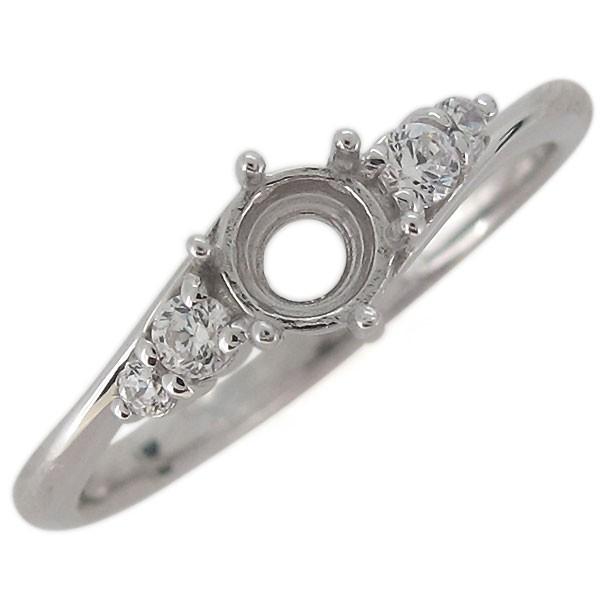 プラチナ製のセミオーダー用の空枠です。お手持ちのルース(宝石)で製作致します。思い出の品や大切な形見などのリフォームにお役立てください。サイズ【6号から16号】本体素材：プラチナ(Pt900)(品質を保証するPt900の刻印があります。)中...