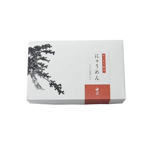 麺とだしパックを一緒に2分煮込むだけ。鍋1つで出来る、本格的な出汁で味わう神宗の即席にゅうめんです。だしには天然真昆布とかつお本枯節を使用。お吸い物のように、すっきりとして雑味のない、まろやかで上品な味わいです。国産長ねぎを石垣島で乾燥させ...