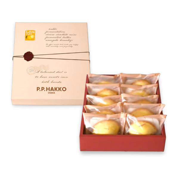 "発酵バター×レモンビネガー" 原料のクリームに乳酸菌を加えて時間をかけてゆっくりと発酵させたバターとレモン果汁を主原料にしたさっぱりとした風味のレモンビネガーを掛け合わせ、しっとりと焼き上げレモンかおるチョコレートでコーティングしました。...