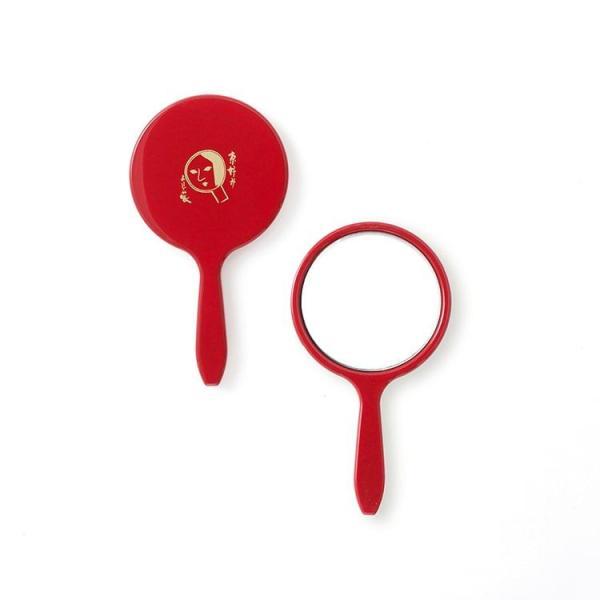 片手にすっぽり入ってしまう女性必携の携帯用のミニ手鏡です。 口紅を塗る時やアイライン・アイシャドーを描くときなど、顔の部分的な所を映すのに最適です。 【素材】ABS樹脂、カシュ−塗り 【サイズ】直径4.2cm、全長8cm ※サイズをご確認の...