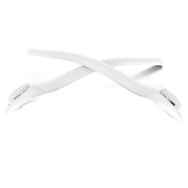 OAKLEY純正パーツ　国内正規品です。消耗パーツの交換　カラーチェンジでリフレッシュにご使用ください。内容物イヤーソック：１ペアカラー：White●郵便にて発送いたしますので、外箱は折りたたみ内容物と一緒に発送いたします。●郵便のため到着...