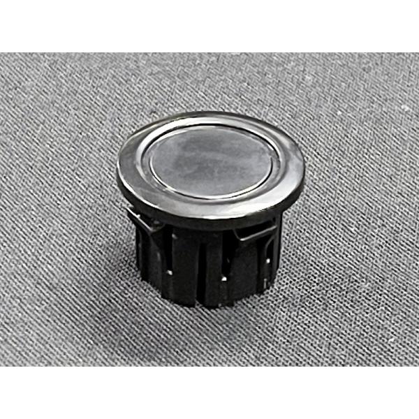 HIGH STYLE リアバンパー（ABS製）にはエブリイ（DA17）の3型からグレードによって装着されているバックソナー取り付け用の穴が開いていますので、非装着車にはこちらのダミーセンサーが必要となります。※定価は未塗装品（ブラックベース...