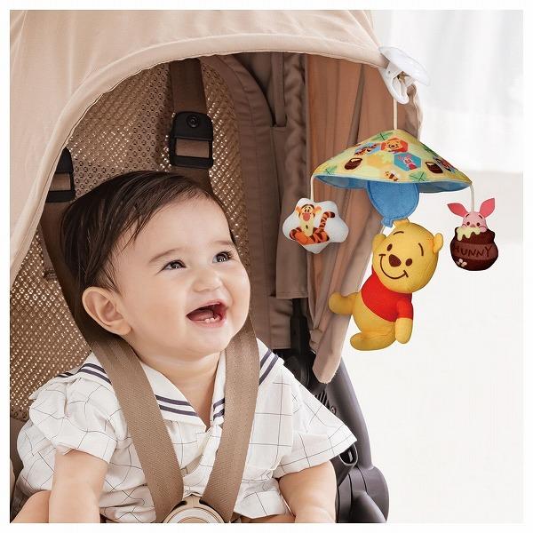 ベビーカーフードに付ける、くまのプーさんのミニメリーです。ベビーカーフード(フード前に芯が入った丸幌専用)に付ける、くまのプーさんのミニメリーです。優しく揺れて赤ちゃんの興味を引きます。【対象月齢】０ヶ月頃〜・ぬいぐるみは取り外して、ガラガ...