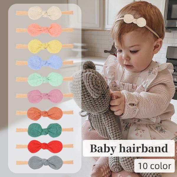 リボンがキュートな、赤ちゃん用のヘアバンド。ちょっとした出産祝いのプレゼントにもオススメです♪【サイズについて】画像をご参照ください。【素材について】綿混【カラーについて】生産ロットにより柄の出方や色の濃淡が異なる場合がございます。お使いの...