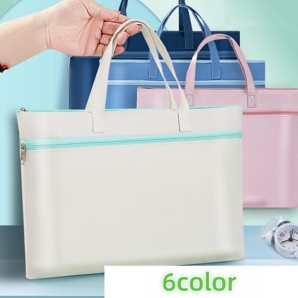 資料や書類、小物をすっきり収納できるトートバッグです。手提げタイプで、通学・塾・レッスン用バッグとしても活躍します。【サイズについて】画像をご参照下さい。【カラーについて】生産ロットにより柄の出方や色の濃淡が異なる場合がございます。お使いの...