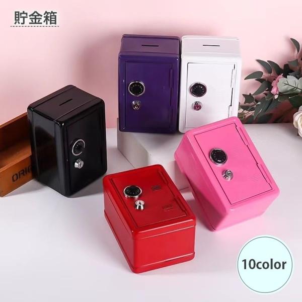 鍵付きのミニ貯金箱です。自立式で鍵がついているのでセキュリティもバッチリ♪貯金箱としてはもちろん、大切な小物入れとしても◎【サイズについて】画像をご参照ください。【素材について】金属【カラーについて】生産ロットにより柄の出方や色の濃淡が異な...