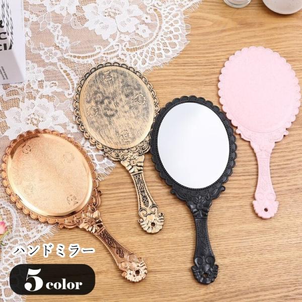 アンティーク調のデザインが可愛いハンドミラー。重厚な印象のローズゴールドカラー・ブロンズカラーのほか、ポップでガーリーな印象のピンクやオフホワイトも♪普段使いにはもちろん、コスプレや仮装の撮影用小物としてもおすすめですよ！【サイズについて】...