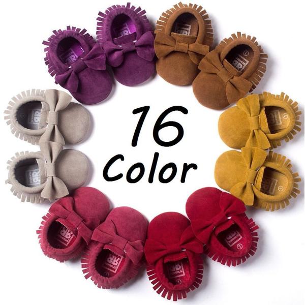 リボンがとてもキュートなベビー用シューズです。表面がベロア調のタイプと、ツヤツヤしているPUタイプの２種類ございます。【サイズについて】サイズ(内側)：11cm、12cm、13cm【素材について】合成皮革