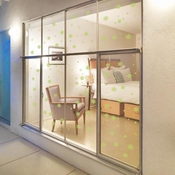 光るウォールステッカー 壁紙シール 夜光 蓄光 ウォールシール 雪の結晶 星 スター クリスマス 夜光シール 夜光ステッカー 可愛い かわいい おしゃ Buyee Buyee Japanese Proxy Service Buy From Japan Bot Online