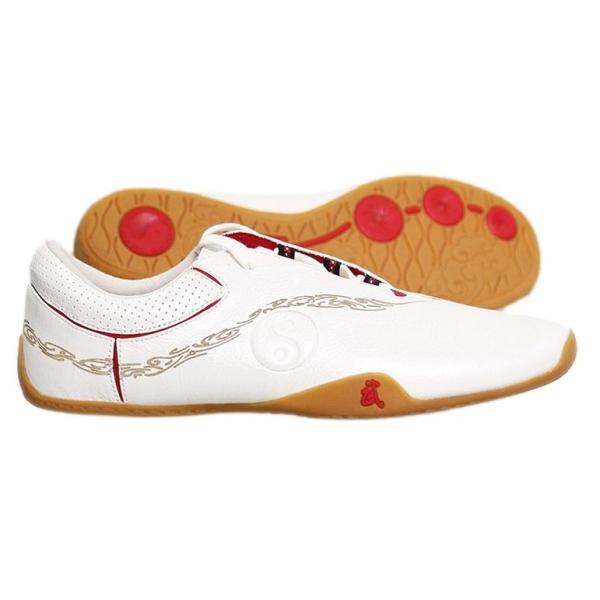 本革 太極拳シューズ カンフーシューズ 太極拳 カンフー 気功 中国武術 ホワイト ブラック 22.5cm〜27.5cm◇本革の太極拳シューズ カンフーシューズです。◇素材：本革◇カラー：ホワイト、ブラック◇生産地：中国◇セット内容：太極拳...