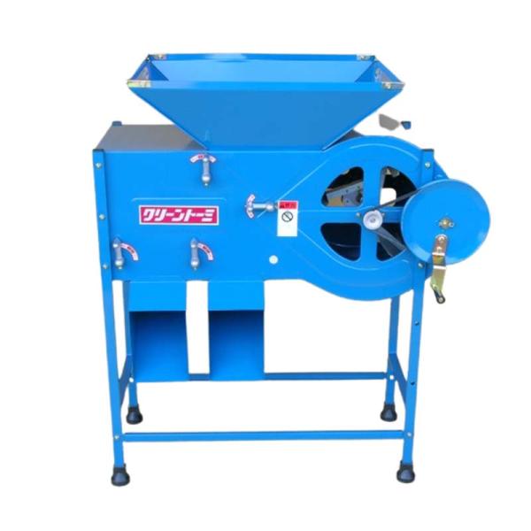 ●従来よりのトーミの特長を生かした、軽量で小型のオールスチール製品●一番口、二番口の取り出し口は前後どちらにも取付け可能●穀物の種類により選別落下角度を自由に変えられる●脚の下にムシロなどの「ついたて」が立てられる●三枚羽根で断続的な風が送...