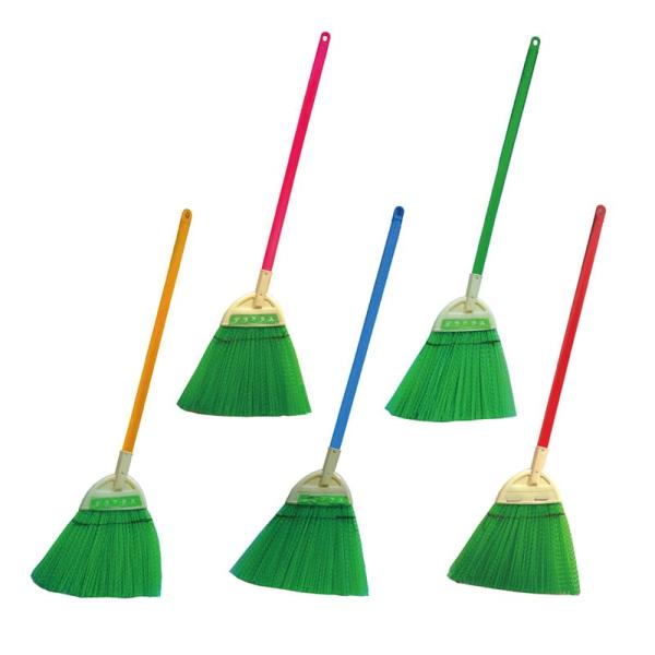 水に強いナイロンほうきです。玄関や土間など屋外の使用に適しています。ナイロンなので濡れた場所は水たまりがある場所でもご使用できます。カラーは5色からお選びください。・ピンク・グリーン・イエロー・ブルー・レッド材質：ナイロン長さ：約75cm