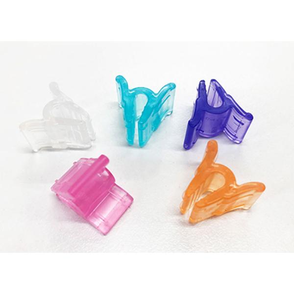 ジベレリン処理などの目印に。◆特長・柔らかくフィットする素材と特殊な保持穴形状で、植物に優しくしっかりと印付けすることができます。・保持穴内側の縦リブが抵抗となり、ズレを軽減します。・摘み部は指先で開く時に持ちやすく、使いやすい形状になって...