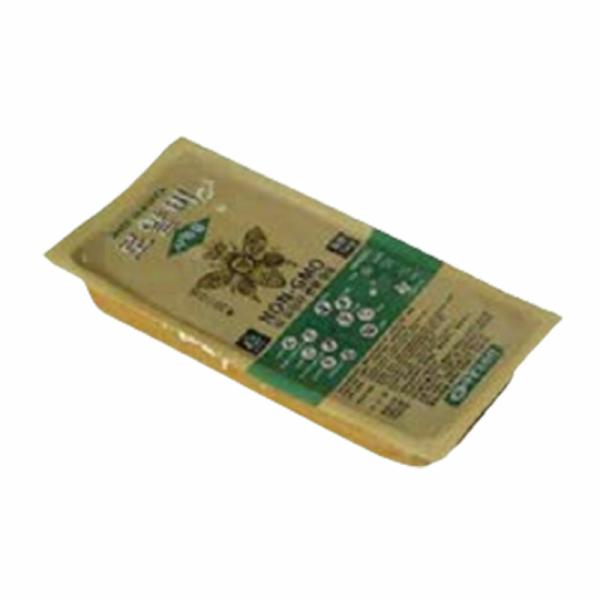 エサ不足はミツバチの寿命と交配活動に大きく影響します。交配活動をサポートする飼料です。巣箱の蓋を開けてミツバチを扱える方むけの製品になります。