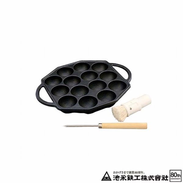 おやつグルメ　まんまるプレートピン　油引き付　14穴●製品情報22.5（取手含）×17.5×H3cm重量：約1.25kg油引き・ピン付五徳からずれないように底に溝が設けてあります。ピン・油引き付で非常に便利です。※ＩＨ対応不可です。■寸法表...