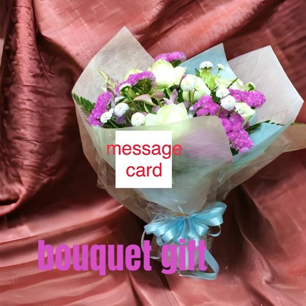 メイン花バラ（W)スターチス（P)その他季節のお花（おまかせ）他店にはできないボリューム大の花束です！高さ約35cm幅約30cm主な用途（花束 お誕生日 ボリューム大 プレゼント 白 バラ 送別会 女性 母の日 退職祝い 男性 敬老の日 お...