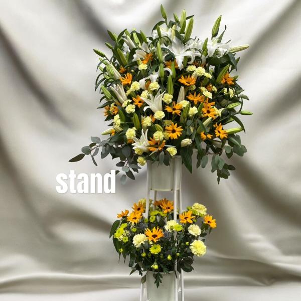 ★商品画像1枚目〜4枚目が該当商品になります。5枚目以降は会場の雰囲気など全体のイメージとなります。高さ約180センチ幅約80センチ＊商品画像はあくまでもイメージになりますので必ずしも同じお花が入るとは限りません。色合いや大きさとしてご理解...