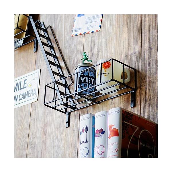 FIRE ESCAPE (ファイヤーエスケープ)とは、19世紀中頃のニューヨーク、住宅の外壁に設置が義務付けられていた非常階段です。今でも現存する鉄製のバルコニーやステップは、火災などに負けないよう重厚な作りになっています。こちらはそのFI...