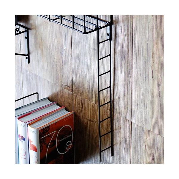 FIRE ESCAPE (ファイヤーエスケープ)とは、19世紀中頃のニューヨーク、住宅の外壁に設置が義務付けられていた非常階段です。今でも現存する鉄製のバルコニーやステップは、火災などに負けないよう重厚な作りになっています。こちらはそのFI...