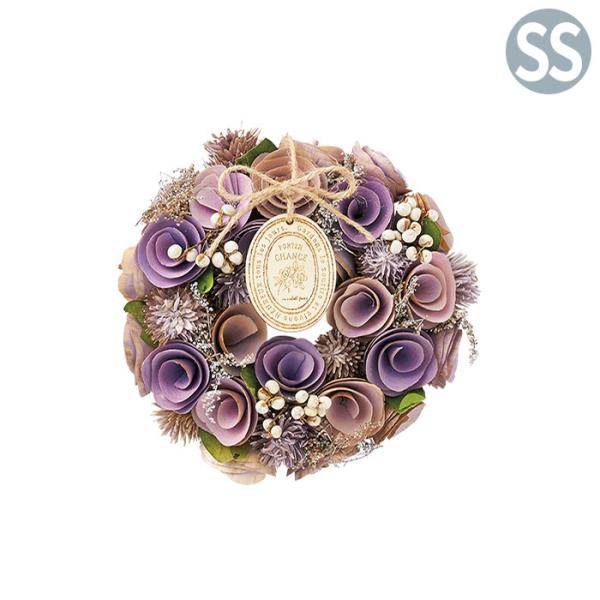 一年中飾れる、飽きが来ないワンカラーリース♪1つのリースの中で、色の濃いものと淡いものを使っているので、ワンカラーでも単調にならず華やかな印象になります。【プレートの訳】Gardons le sourire et vivons heureu...