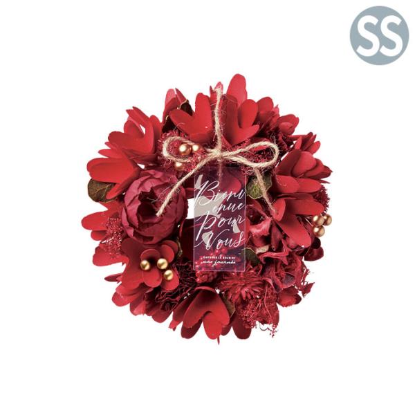 真っ赤なカーネーションの花束をイメージしたリース。母の日の贈り物にも。【透明プレートの訳】Bienvenue：ようこそPour Vous：あなたのためにGARDONS LE SOURIRE：笑顔でいようune journee：1日【サイズ】...