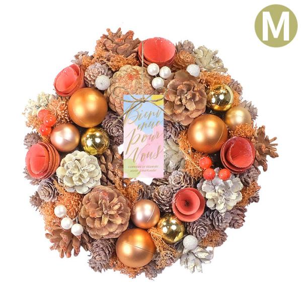 イルミネーションのような明るく柔らかい光をイメージしたリース。繊細な色合いと元気が出るオレンジが他にない魅力のデザインです。【プレートの訳】Bienvenue：ようこそpour vous：あなたのためにgardons le sourire：...