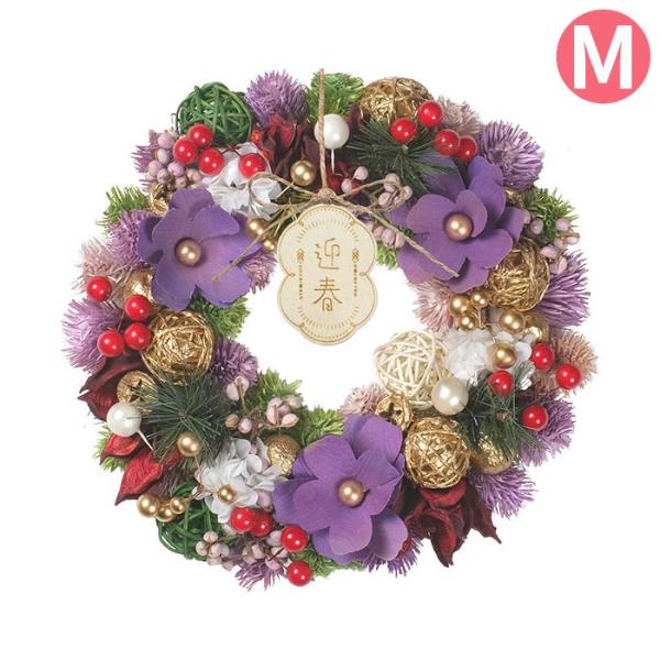 一年のはじめに華やかな彩りを添える、ジャパネスクリース。十二単の色使いを参考に、金色を取り入れ、高貴で華やかなデザインに。お正月シーズンが終わっても木製プレートを取り外して和風リースとしてお使いいただけます。【プレートの訳】OMEDETOU...