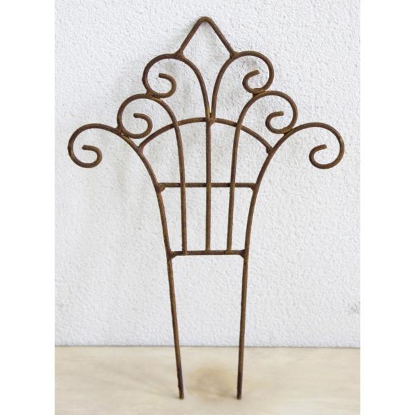 お庭やベランダ、リビング、玄関などを演出するアイテムとしておすすめ！トイレにおいても可愛い☆いろんなところに置いて楽しんでください。サイズ：W14.5×H21センチ【ミニガーデンフェンス】ガーデニング 庭 かわいい 風水 置物