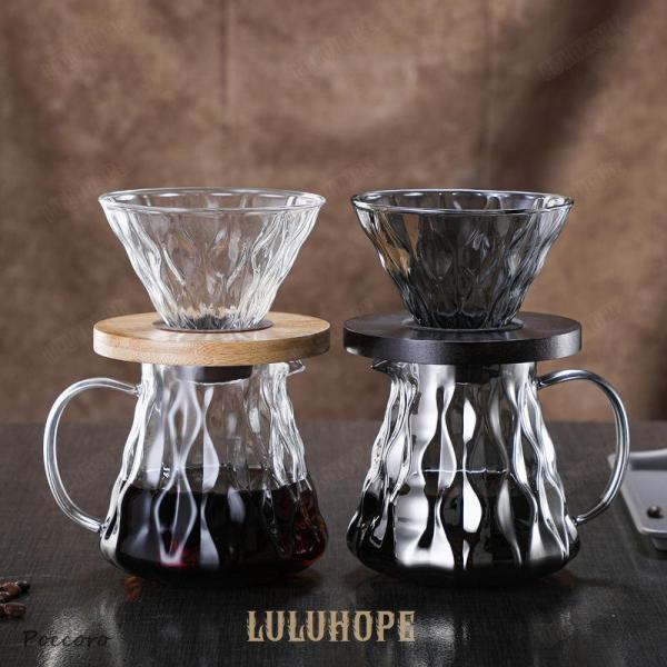 商品説明カラー：画像参考素材：耐熱ガラス、その他サーバー容量：500ml産地：中国コーヒー粉の層を深くして蒸らし効果を高め、注がれたお湯が一点に向かって流れる耐熱ガラス製錐形ドリッパー。ペーパーを浮かせるスパイラルリブを採用しネルドリップの...