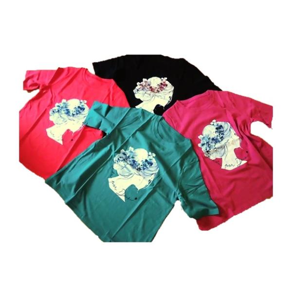 パール使いのプリントTシャツ