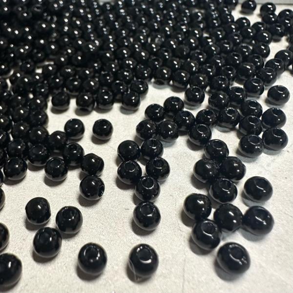 200個 4mm プラスチック ビーズ  ブラック