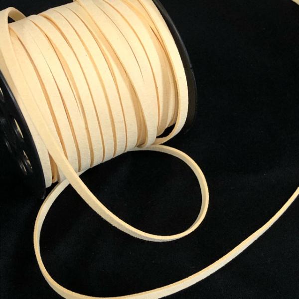 フェイクスエードレザーコード 3ヤード300円での販売です。(※1ヤード 約91.4cm)※1ヤード(36インチ)のものさしで測っています。センチとは多少の誤差がでますのでご了承下さい。また構造上6ヤード以上ご購入頂いた場合は写真のような繋...