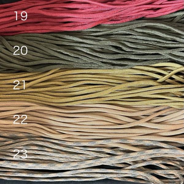 ポリエステルコード(紐) 7芯のロープ1mでの販売です。柔らかめな素材でブレスレットやその他の手工芸品や装飾品を作るのに適しております。2点以上のご注文の場合は極力カット無しの全て繋がっ状態で納品致します。ご注文数が20m等多い場合は10m...