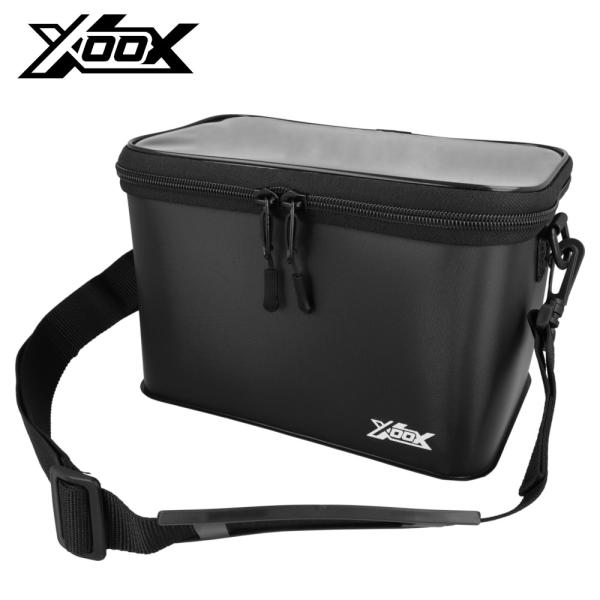 XOOX  ●カラー:ブラック ●サイズ:約 W25×D16×H16cm ●サイズ（詳細）1:(ショルダーベルト長さ) 100cm ●素材1:(本体) EVA ●素材2:(フタ) PVC、(ショルダーベルト)PP ●ブランド:XOOX/エッ...
