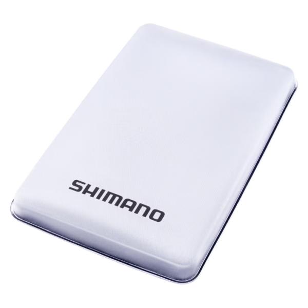 シマノ  ●カラー:ピュアホワイト ●サイズ:M ●外部寸法1:24.5×37.0×3.0cm ●素材:EVA|EVA溶着の防水クッション。四隅に滑り止め付でクーラーボックス、船の座席などの上で滑りにくい仕様です。[25new03] TKM...