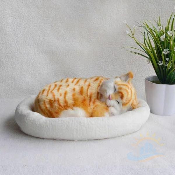 呼吸して眠るリアルな猫のぬいぐるみ　ねこ　本物　ぬいぐるみ　そっくり　すやすや眠る　動く　ゾンチー　ベッド付き　リアル　ペット　お腹が上下する　アレ