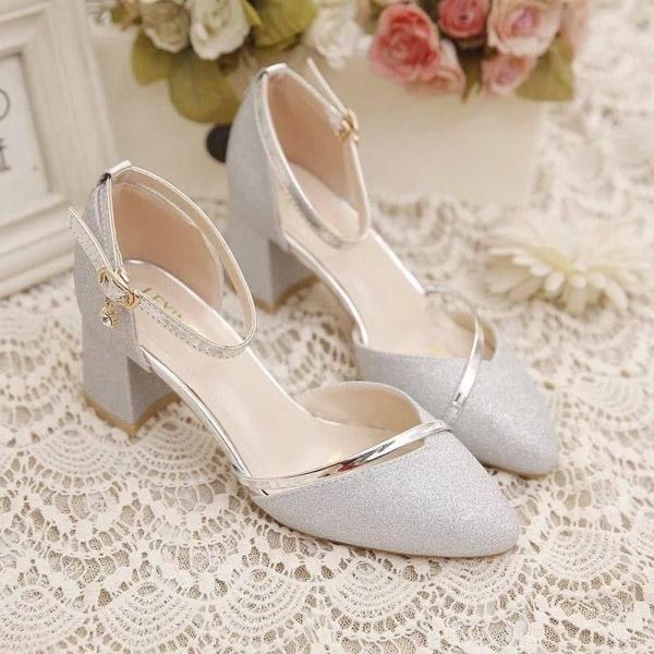 シューズ　結婚式　パンプス　パーティーシューズ　レディース　ポインテッドトゥ　ゾンチー　ストラップ　キラキラ　ピンヒール　歩きやすい　50代