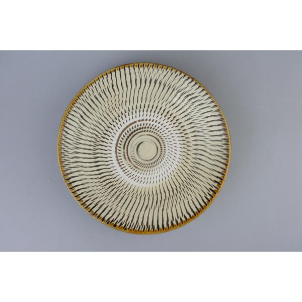 大分県日田市小鹿田焼皿山で焼かれた小鹿田焼（おんたやき）です。手作りの為、1点1点、模様や大きさ、お色が微妙に異なる場合がございます。稀に、色むらや焦げ、貫入（釉薬のひび割れ）が見られる部分がある場合がございます。底部分に、がたつきが見られ...