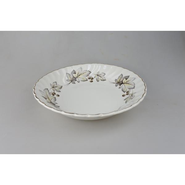 1775年、イギリスのストーク・オン・トレントにジョン・エインズレイ窯を創設。以来、ヴィクトリア女王やエリザベスII世女王などの多くの皇族、貴族に愛され続けた歴史ある世界的な名窯です。＊商品＊メイプルリーフのデザインとシックな色味が落ち着い...