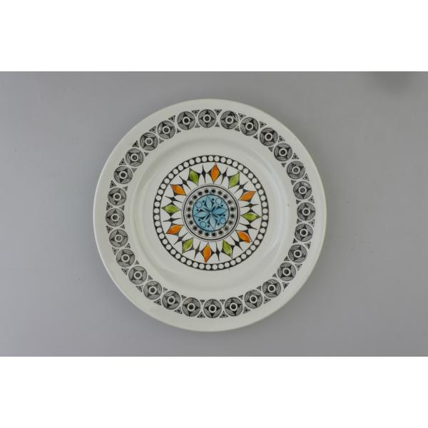 イギリスの「Broadhurst」窯のデザイナーKathie Winkleは1950 年頃、ポートランド陶器工場のジェームス ブロードハースト &amp; サンズ社 (フェントン) に入社し、最初は絵描きとして働きましたが、1958 年まで...