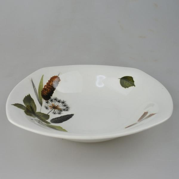 1910年にウィリアム・ロイビンソン・ミッドウィンターによって、イギリスのバーズレムで設立されました。1970年にWEDGWOOD社に統合され、1987年まで使用された「Midwinter」のブランド名はその後消滅しました。＊商品＊Styl...