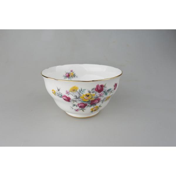 Crown Royal Chinaは、1960年代初頭に、親会社のRoyal DoultonがColclough(コルクロウ)、Royal Vale(ロイヤル・ヴェイル)、Royal Albert(ロイヤル・アルバート)と並行して短期間販売...