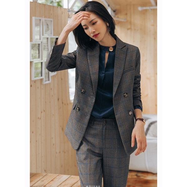 美品 ヒルトン パンツスーツ 大きいサイズ 19号 グレー チェック 高級素材 美品 ヒルトン パンツスーツ 大きいサイズ 19号 グレー チェック
