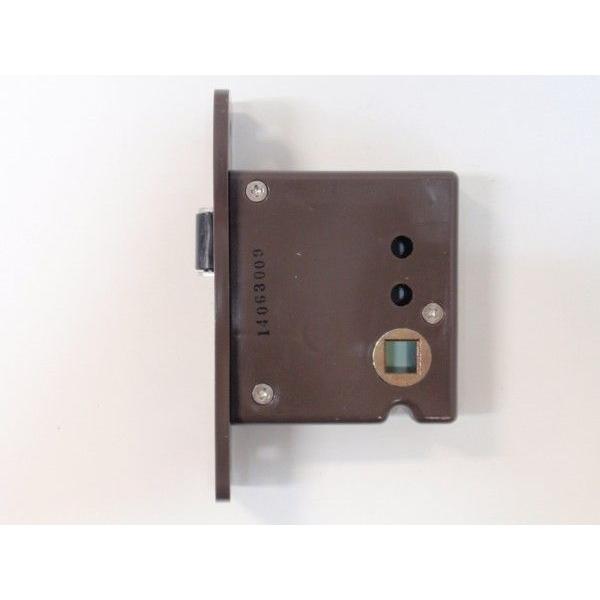 GOAL(ゴール)のレバーハンドル消音錠LPSタイプの扉の中に入っているケースのみの販売です。　※レバーハンドルはついておりません。※扉の左右勝手どちらもそのまま使用可能です。フロント記号 LPSフロントサイズ113ミリ×25ミリ　ビスピッ...