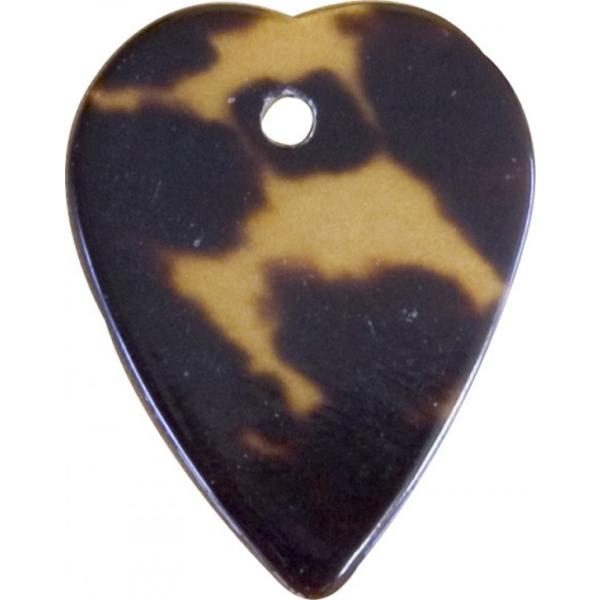 ＊ピックの硬さ、厚み、模様はお選びいただくことは出来ません。誠に申し訳ございませんが何卒ご了承の程よろしくお願い致します。本物のべっ甲のため、１つ１つ模様が違います。プラスチックのピックとは一味違う音を奏でます。是非一度使ってみて下さい。違...