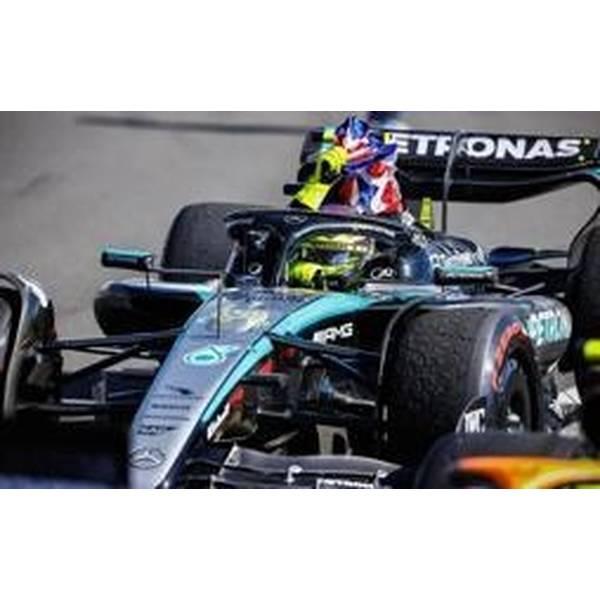 スパーク 1/18 メルセデスAMG ペトロナス No.44 F1 W15 E Performance